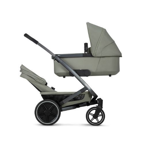 Joolz Geo 3 en configuraci&oacute;n d&uacute;o con capazo y hamaca
